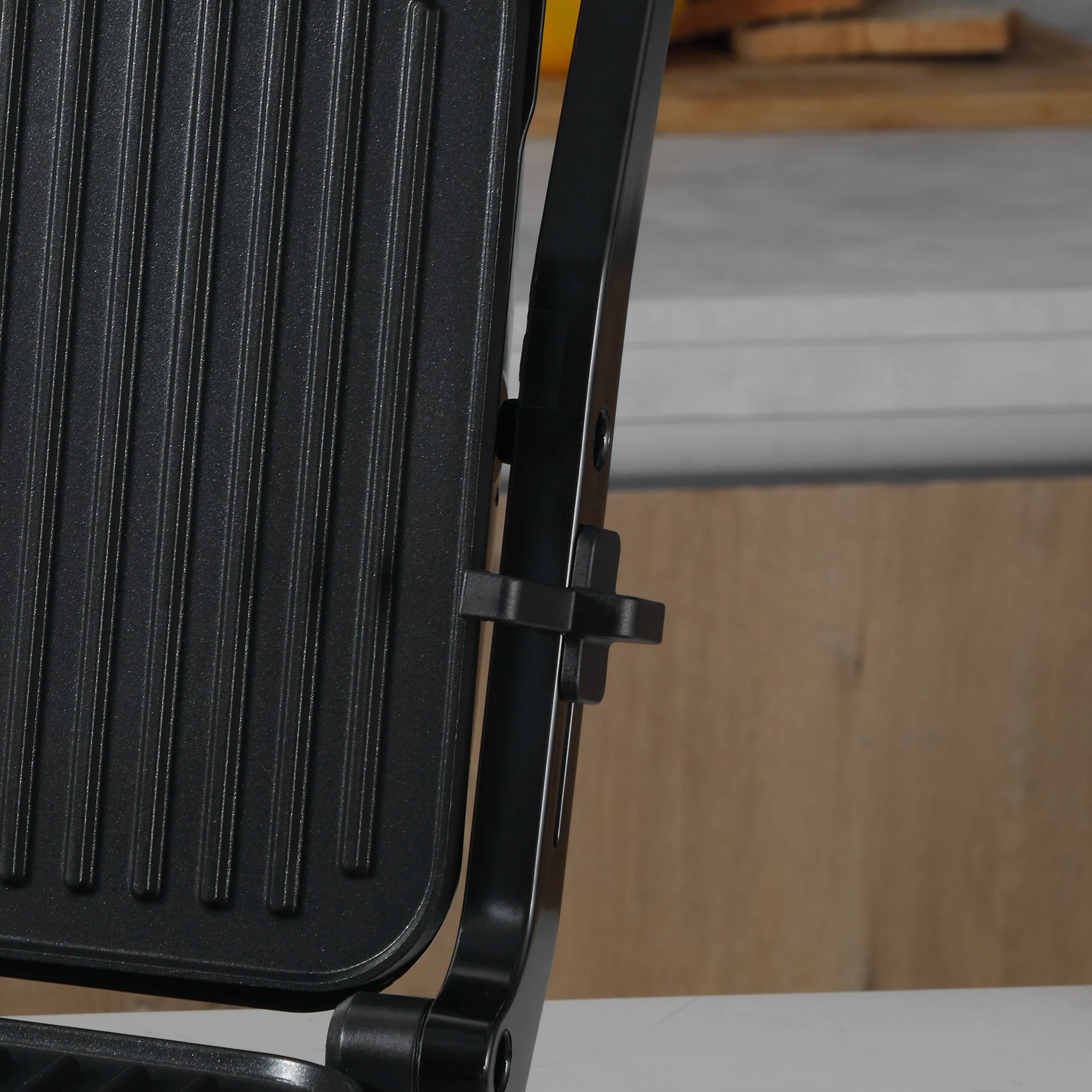 2000W Heath Grill With Cool Touch Handle Silver & Black - Image 9
