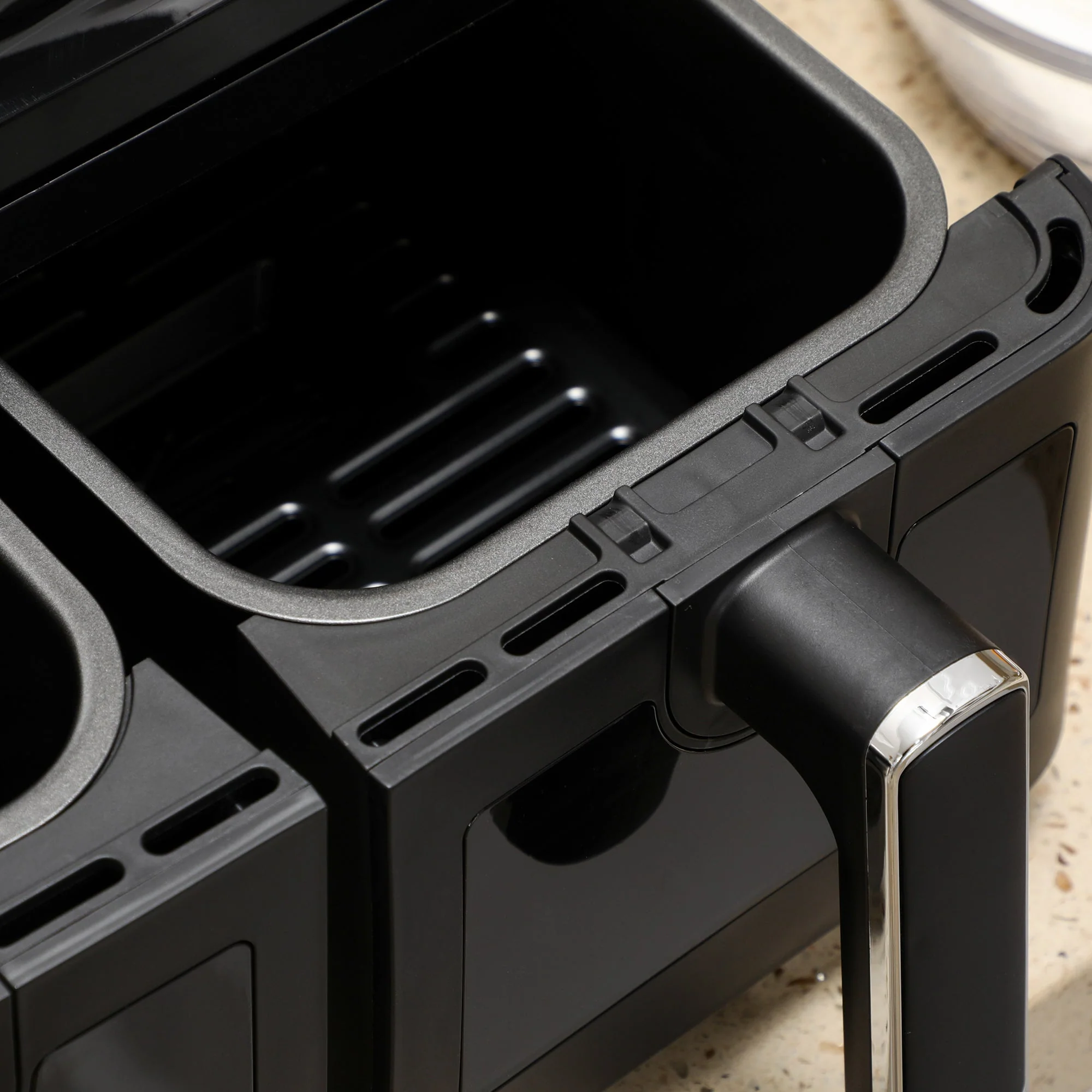 2500W 8L Family Size Air Fryer With 8 Presets Black - Image 8