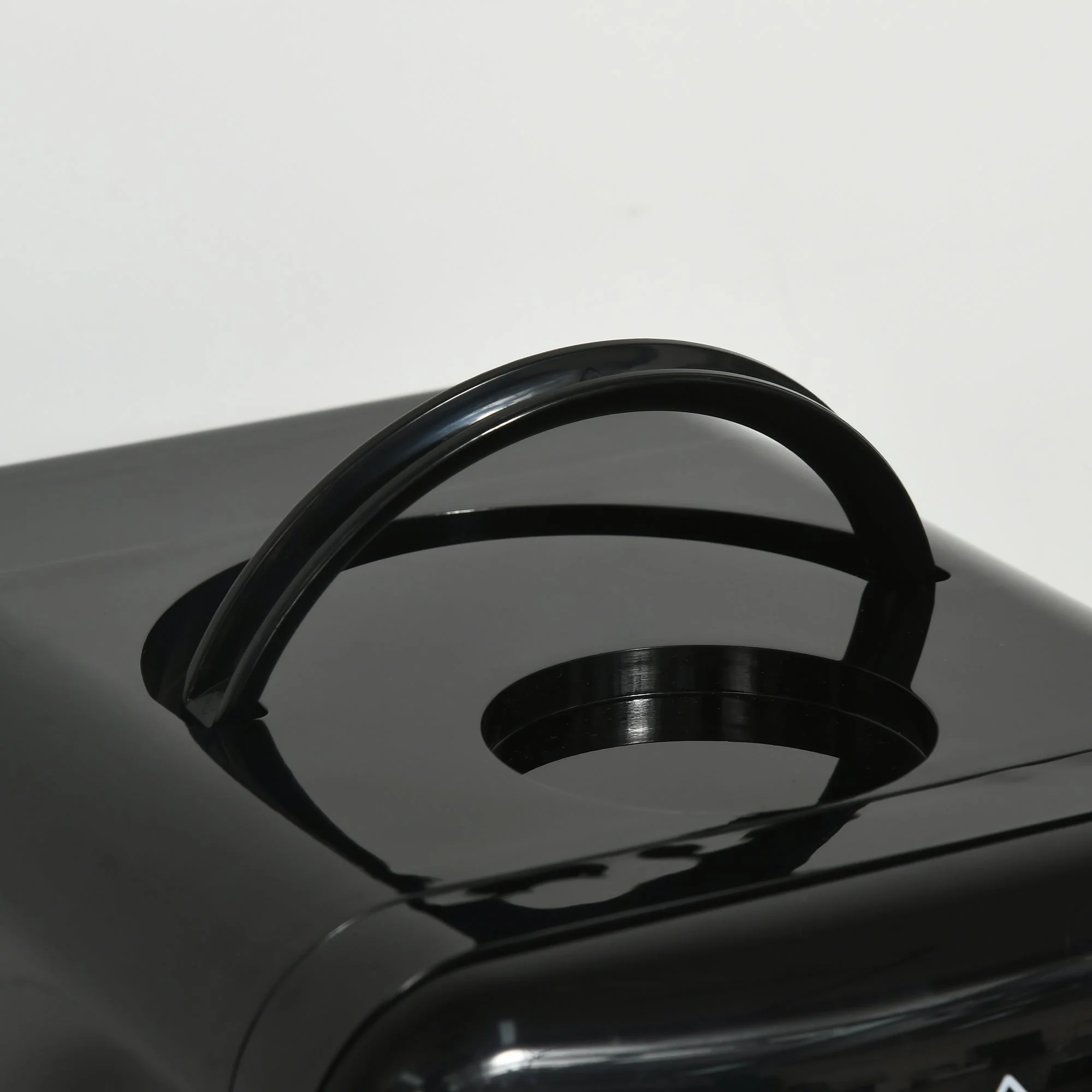 4 L/6 Can Mini Fridge - Image 8