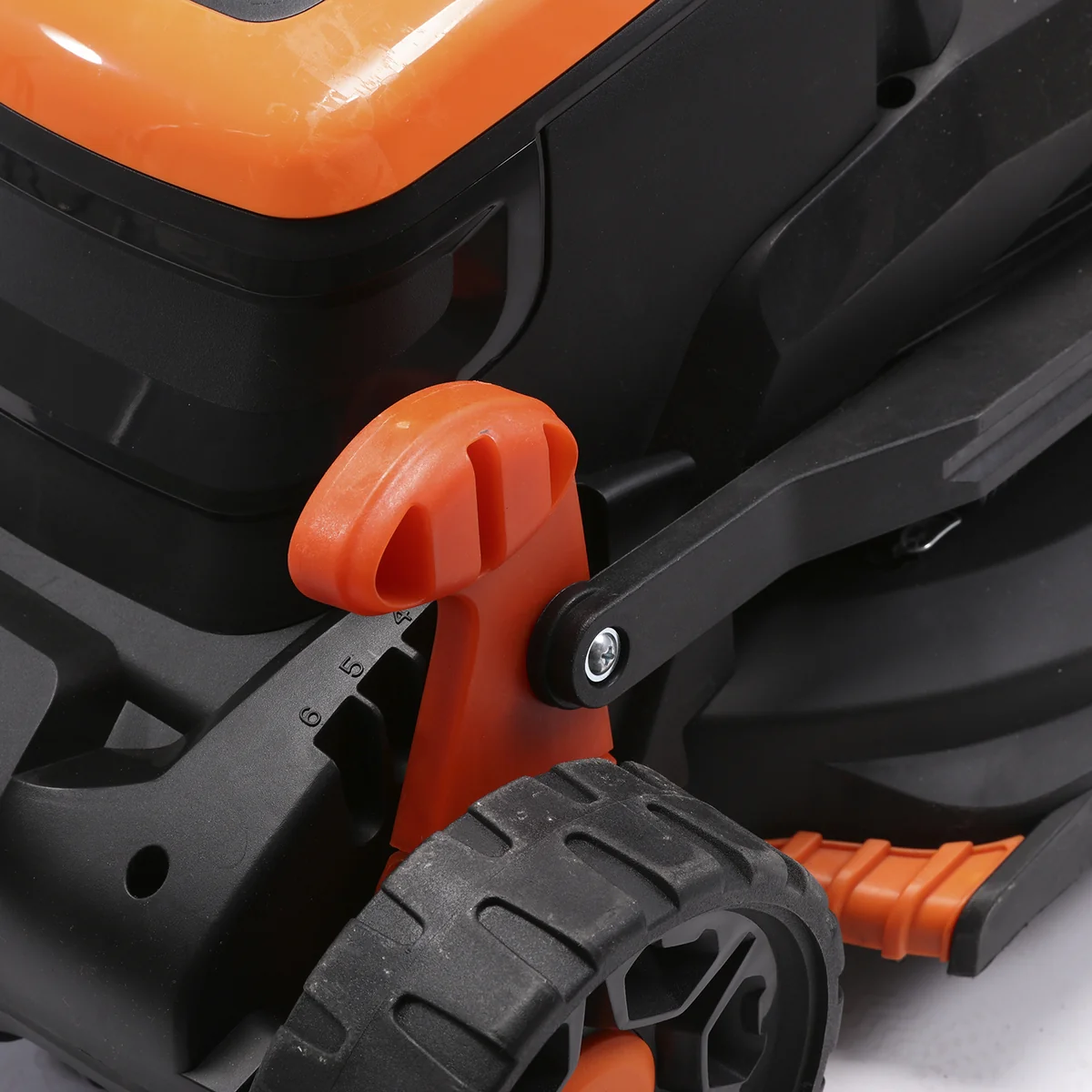 40V Cordless Lawnmower 34cm Cutting Width LM C34B - By Yard Force - Image 6