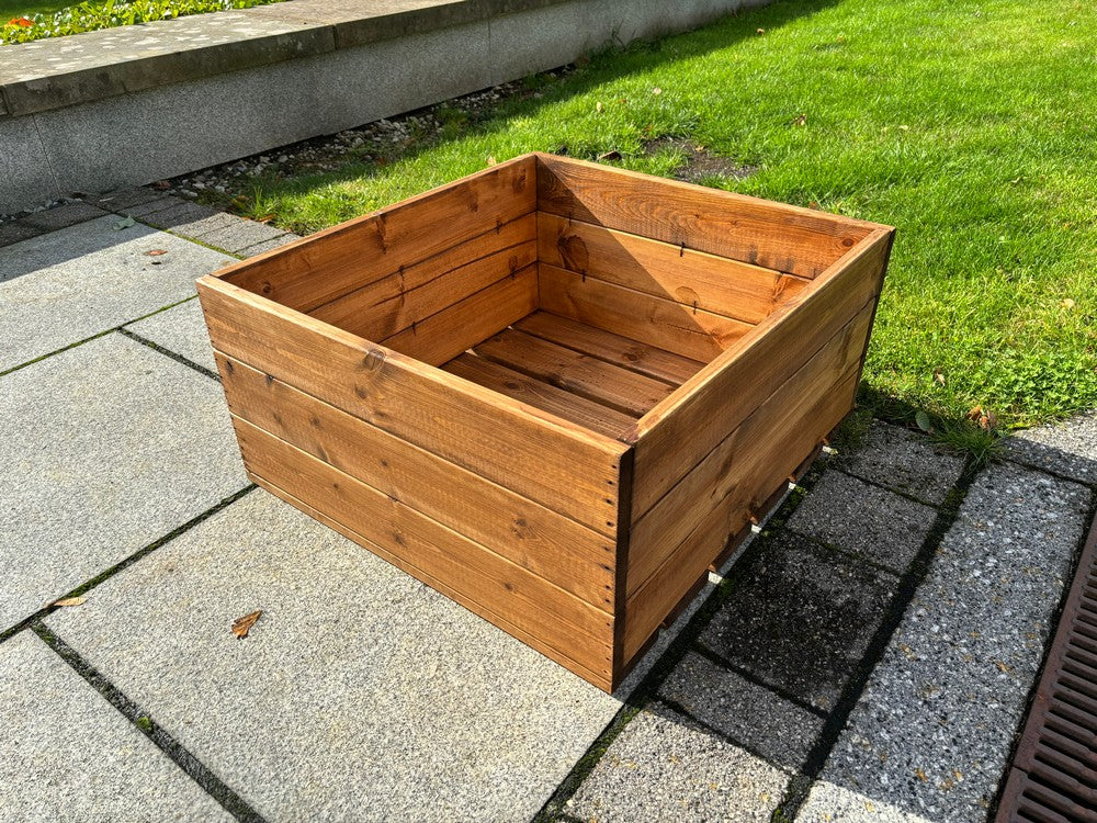 Country Square Garden Planter by Charles Taylor - Image 2