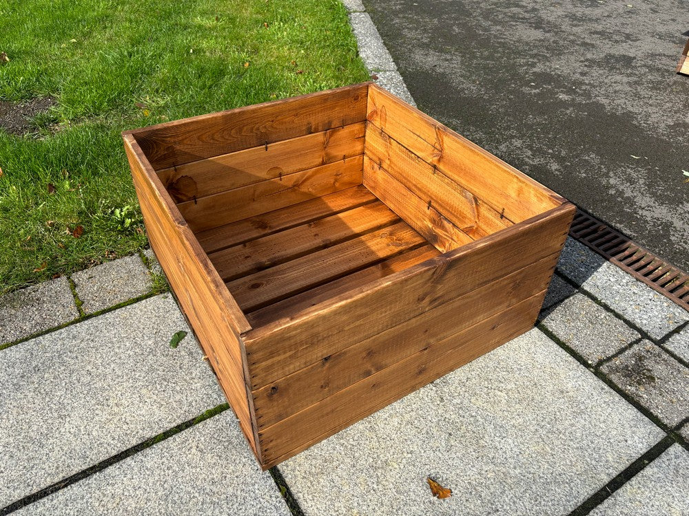 Country Square Garden Planter by Charles Taylor - Image 3