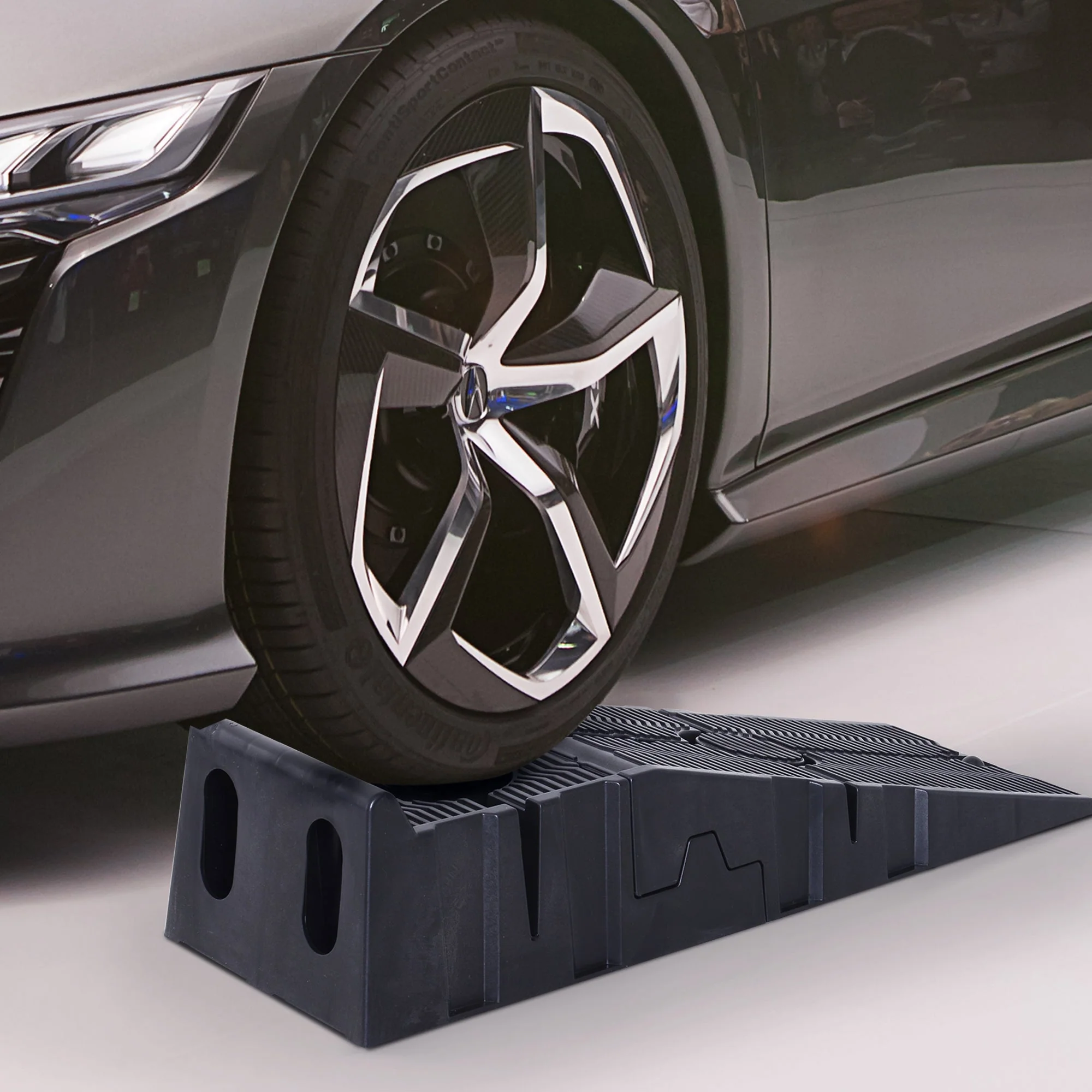 Heavy Duty 2.5 Ton Car Ramps by Durhand - Image 2