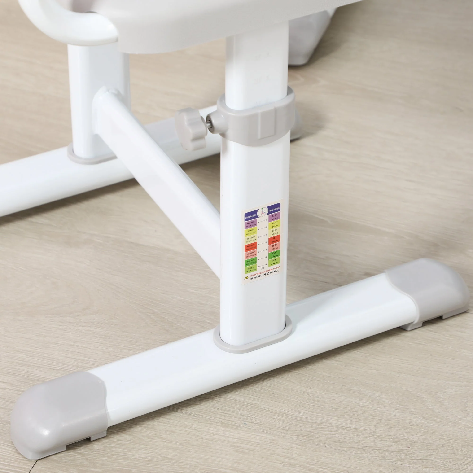 Kids Desk and Chair Set - Image 9