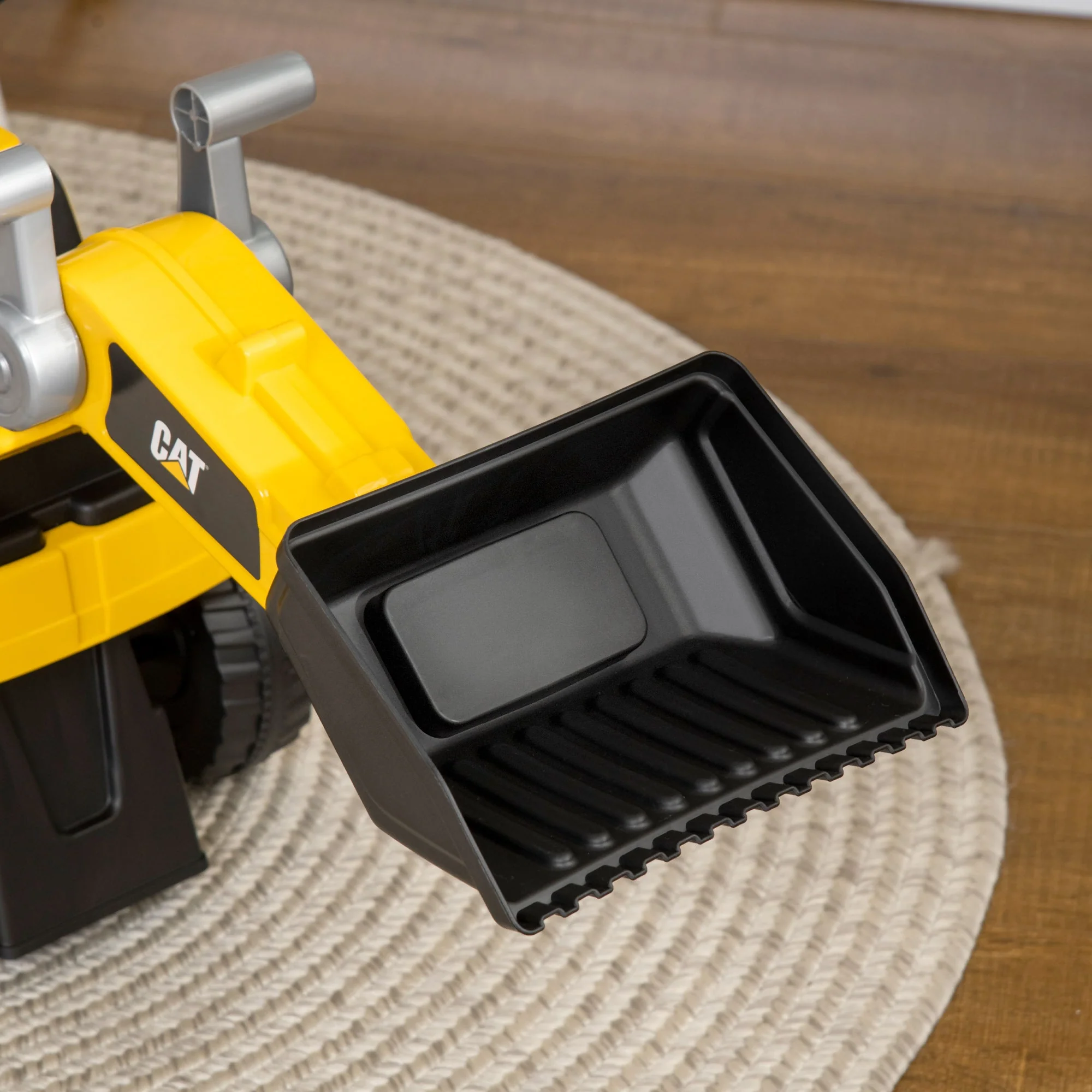Licensed CAT Kids Construction Ride on with Manual Bucket - Image 7