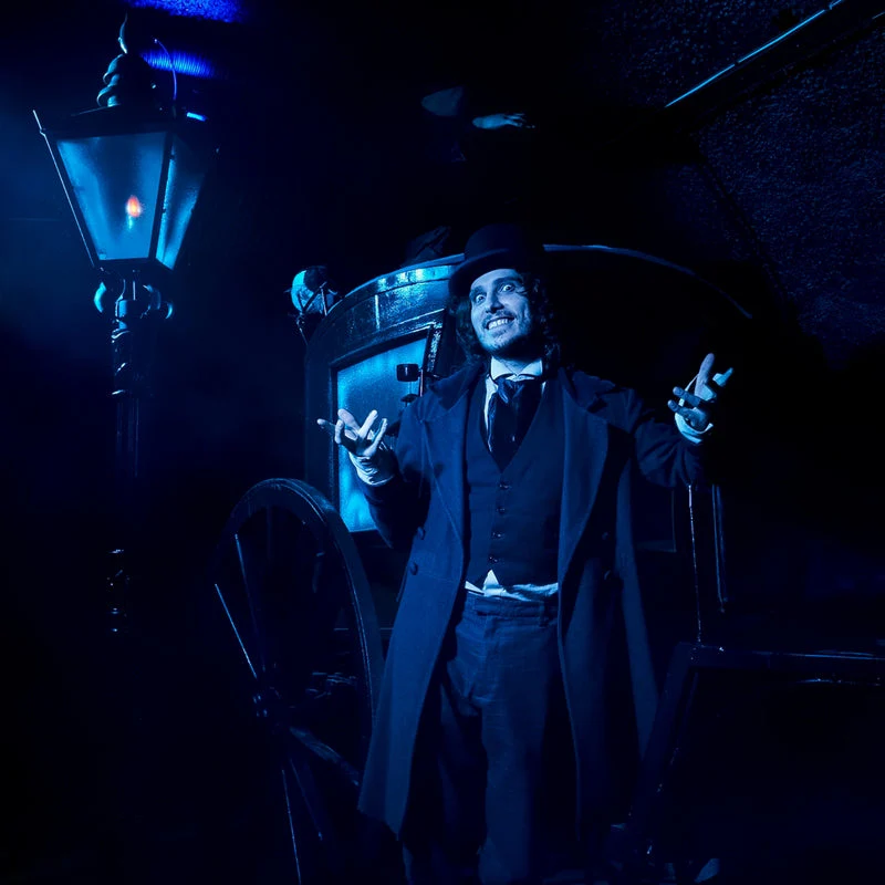 London Bridge and London Tombs - Gift Experience for Two - Image 2