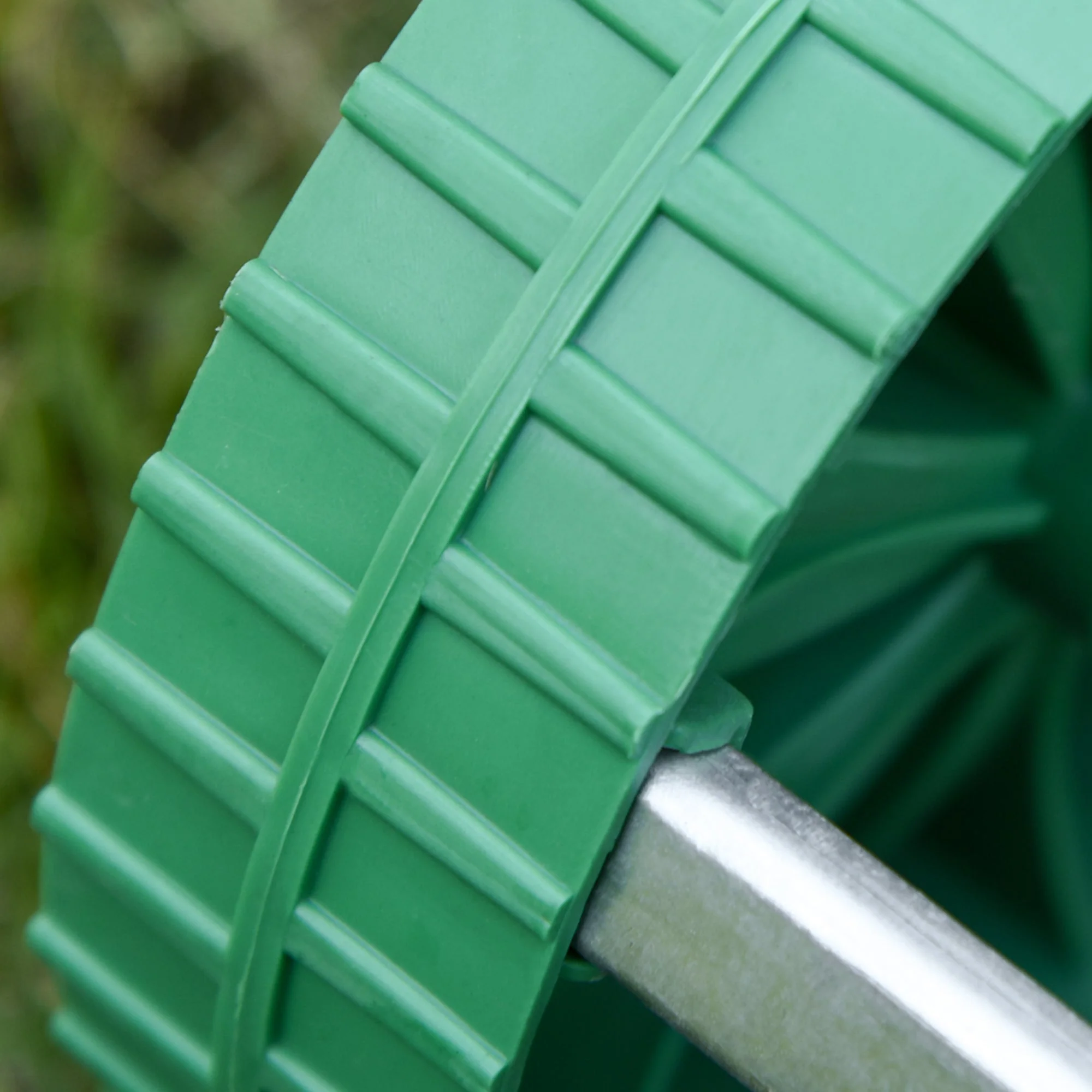 Metal 5 Spike Lawn Aerator Roller Green - Image 8