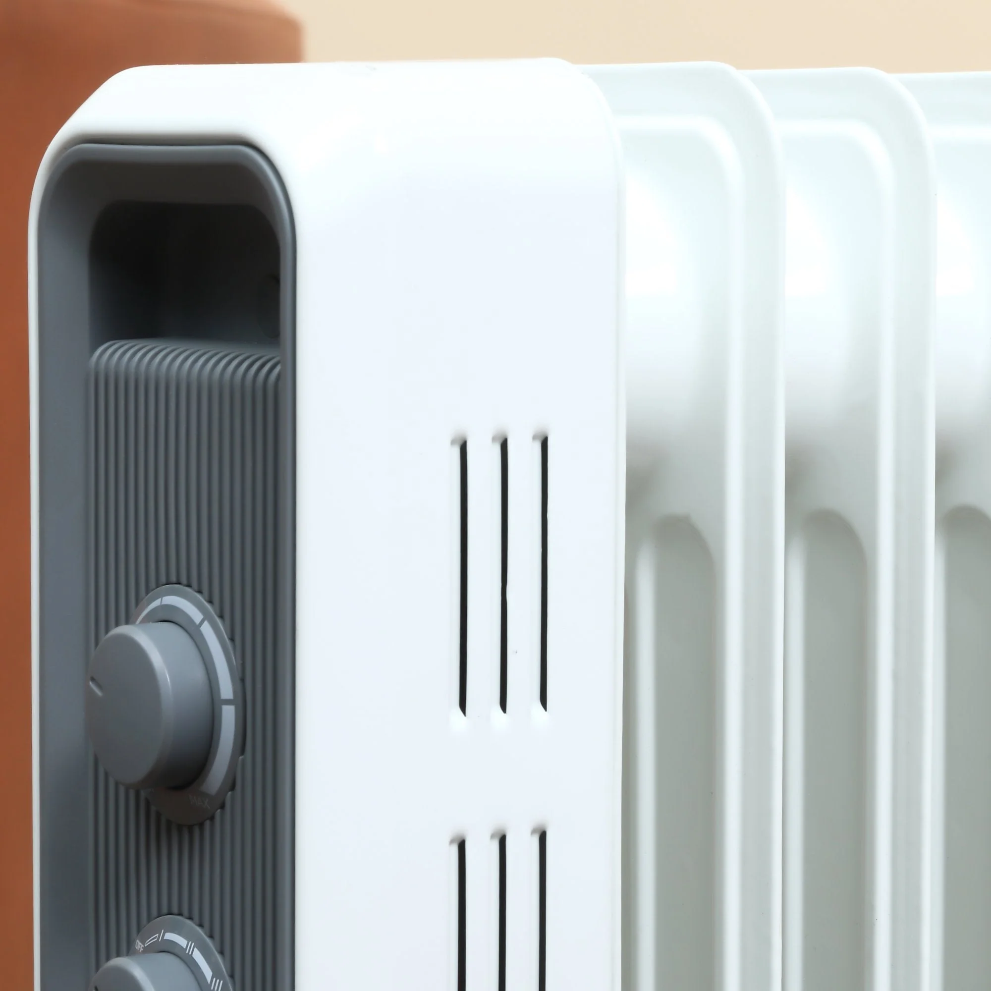 Oil Filled Radiator Seven Fin Portable Heater w/ Three Heat Settings - Image 9