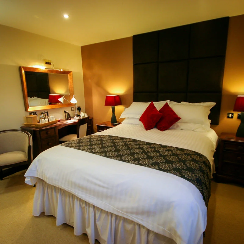 One Night Luxury Escape With Breakfast - Gift Experience For Two - Image 2