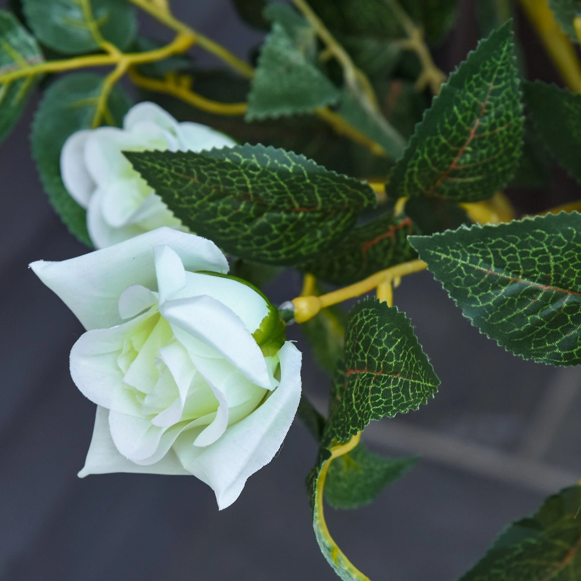 Outsunny 90cm/3Ft Artificial Rose Tree Fake Decorative Plant W/ 21 Flowers Pot Indoor Outdoor Faux Decoration Home Office Dcor White & Green - Image 8