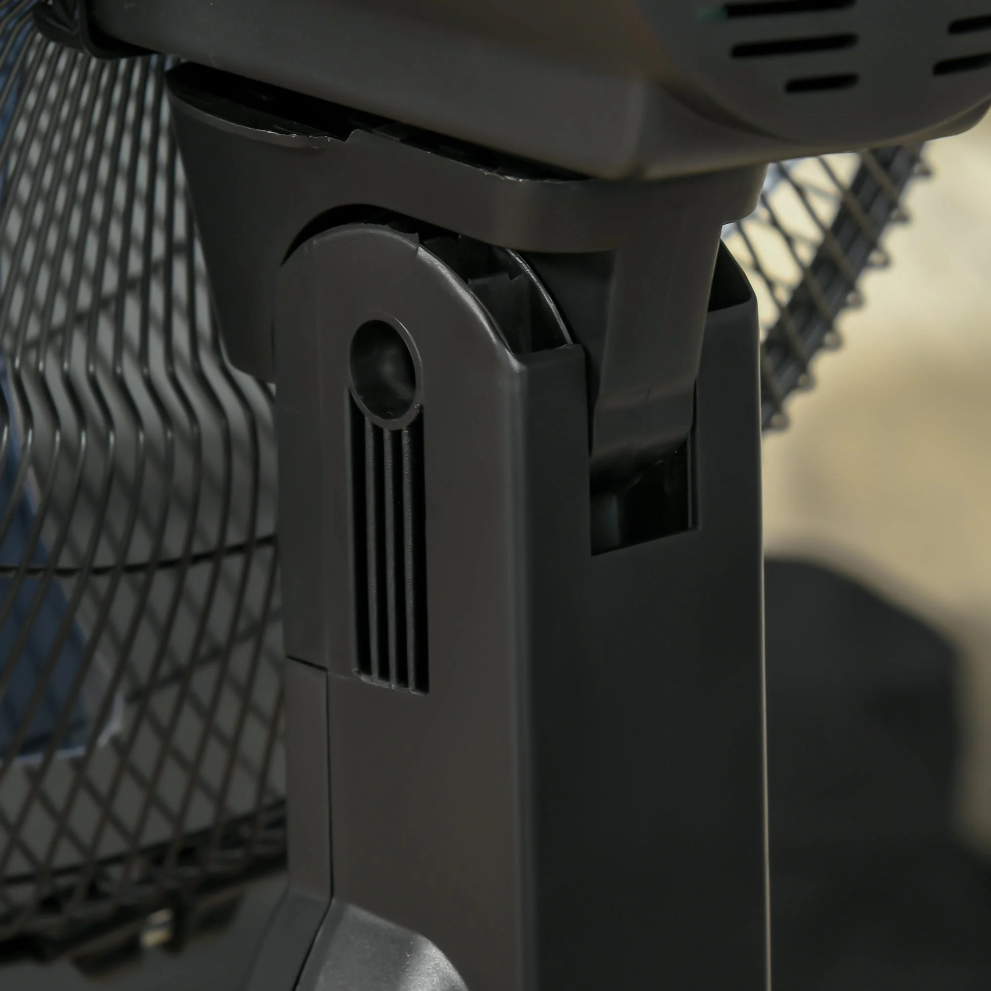 Pedestal Fan with Water Mist Spray - Image 9