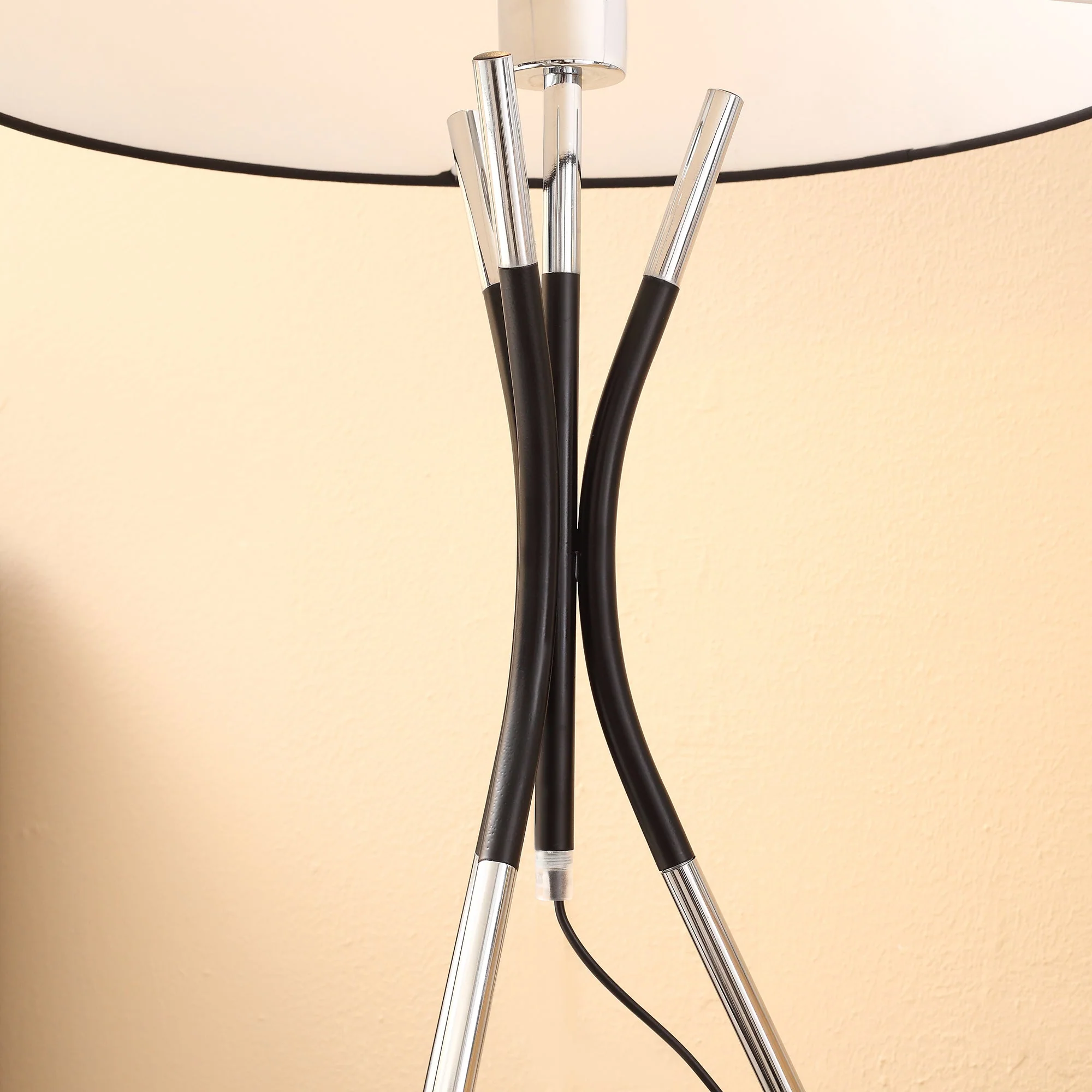 Tripod Floor Lamp Free Standing Light w/ Metal Frame & E27 Base for Living Room - Image 9