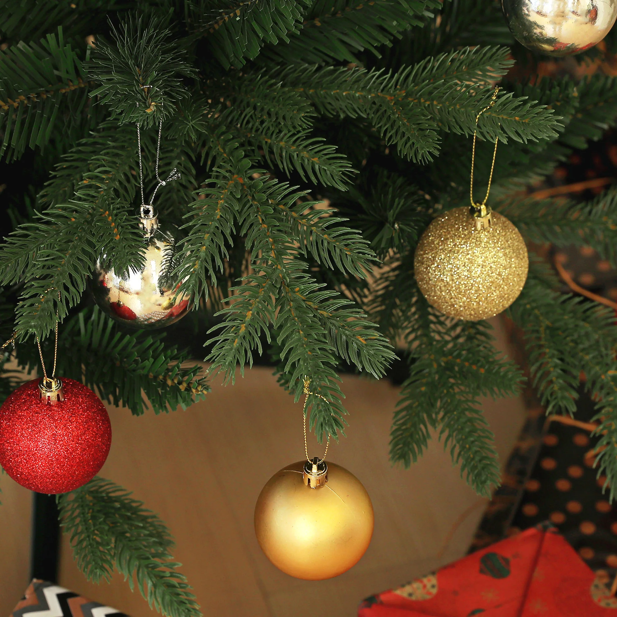 5ft Christmas Tree Artificial - Dark Green 1121 Tips - Image 9