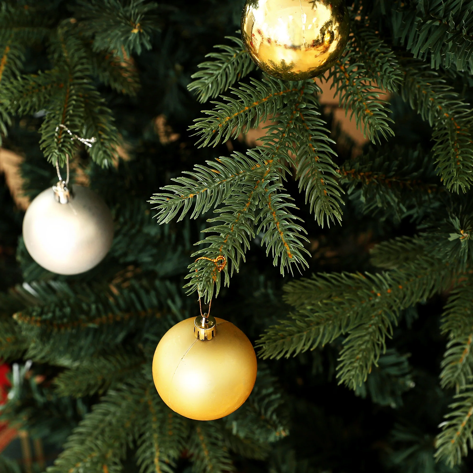 7ft Christmas Tree Artificial - Dark Green  3116 Tips - Image 9