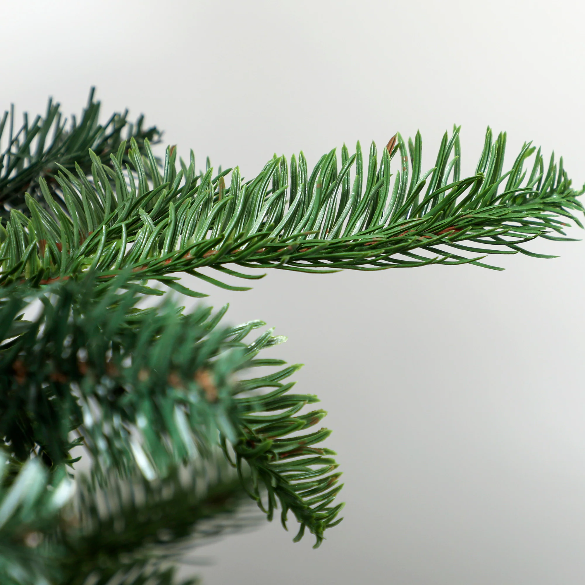 6ft Christmas Tree Artificial -  1062 Tips - Image 9
